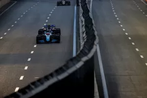 Robert Kubica, Williams FW42, en Alexander Albon, Toro Rosso STR14