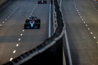 Robert Kubica, Williams FW42, en Alexander Albon, Toro Rosso STR14