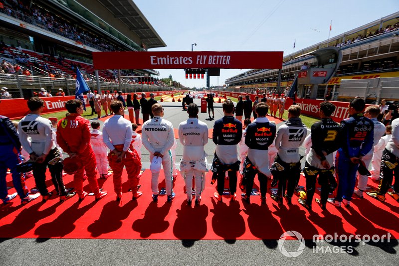 Pilotos alinhados antes do GP