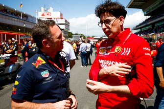 Christian Horner, Team Principal, Red Bull Racing, speaks with Mattia Binotto, Team Principal Ferrari