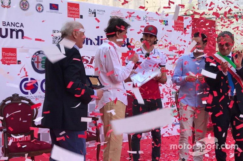 Antonio Giovinazzi, Alfa Romeo Racing, riceve il Trofeo Bandini