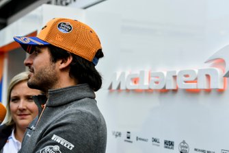 Carlos Sainz Jr., McLaren met de media