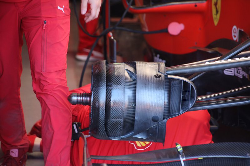 Ferrari SF90, dettaglio del cestello del freno anteriore