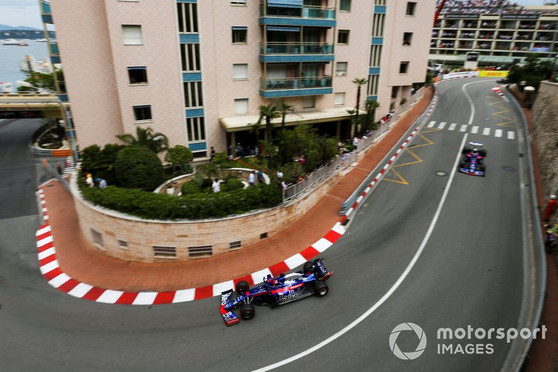 Daniil Kvyat, Toro Rosso STR14, Alexander Albon, Toro Rosso STR14