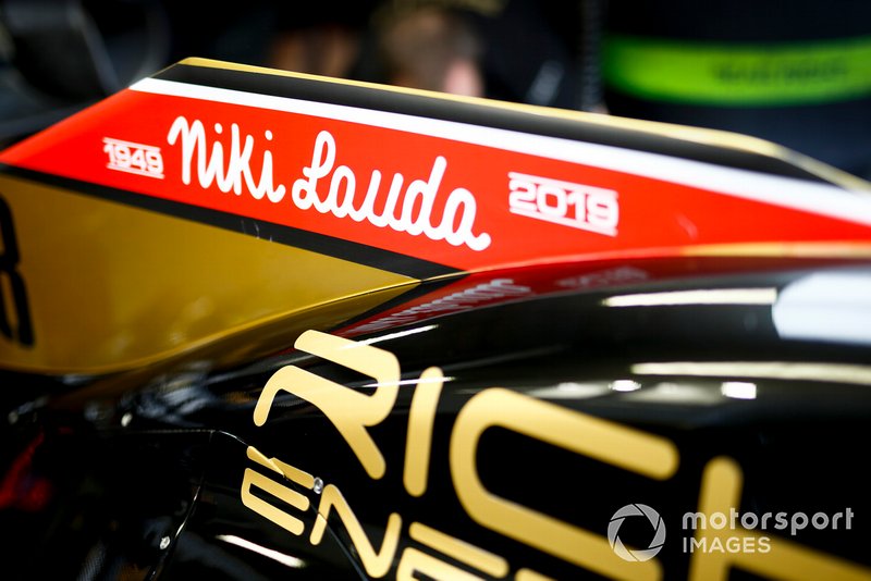 Tributo a Niki Lauda en el coche de Romain Grosjean, Haas F1 Team VF-19