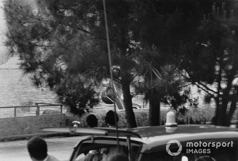 Paul Hawkins, Lotus 33-Climax, crash