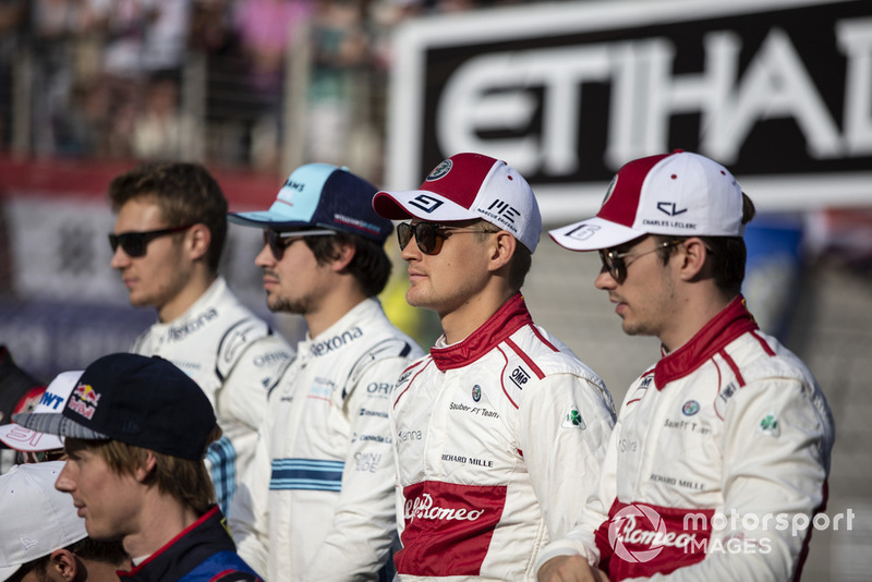 Marcus Ericsson, Sauber and Charles Leclerc, Sauber at the driver group photo