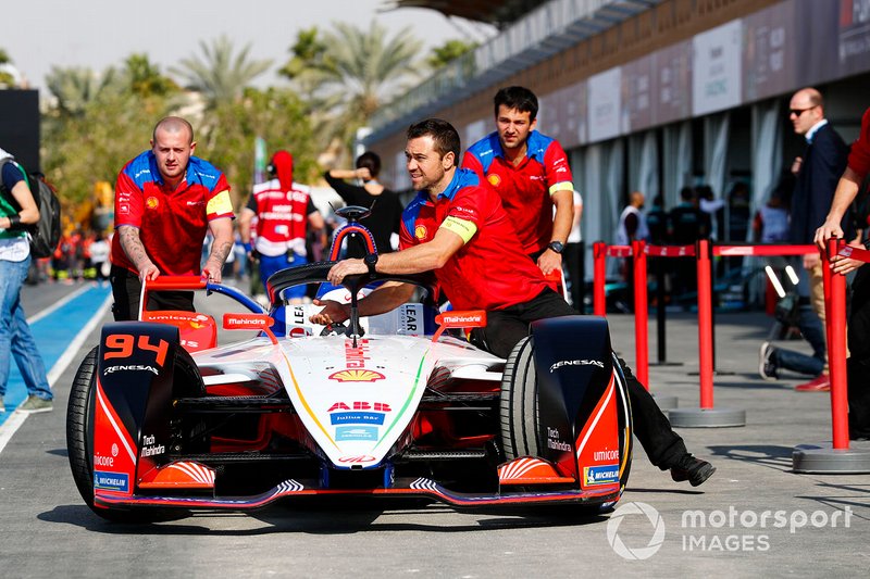 Mobil Mahindra Racing