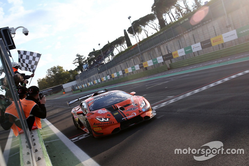 Lamborghini Huracan Super Trofeo Evo #5, Antonelli Motorsport: Giacomo Altoe taglia i traguardo