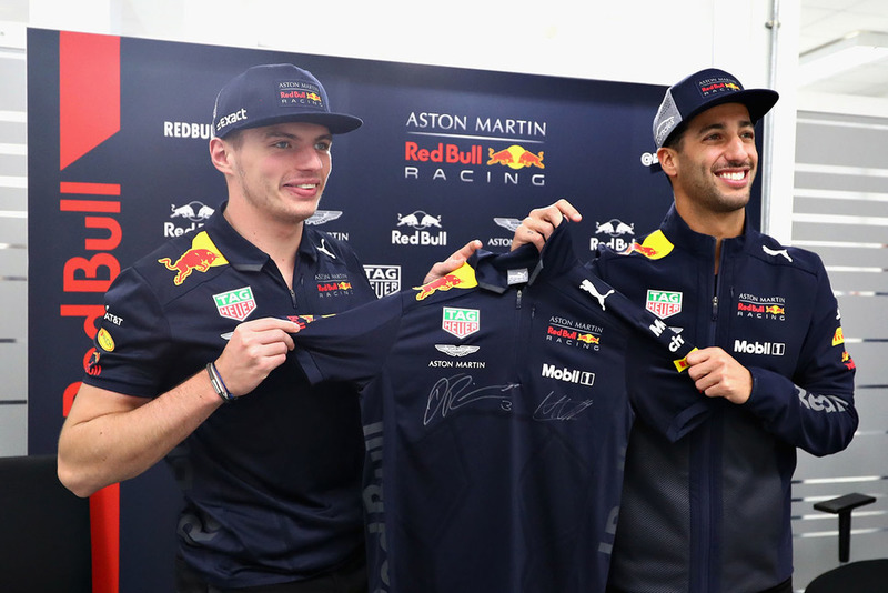 Daniel Ricciardo, Red Bull Racing en Max Verstappen, Red Bull Racing poseren voor een foto