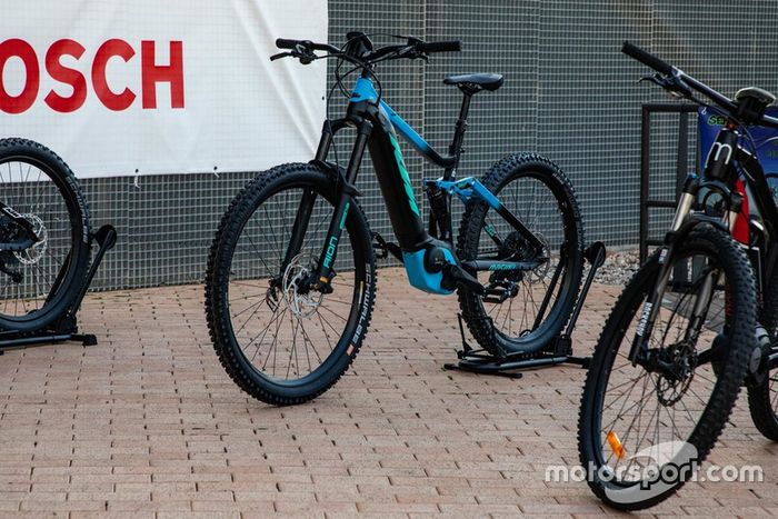 II Curso de Conducción y Nuevas Tecnologías BOSCH - Motor1.com España - Motorsport.com 