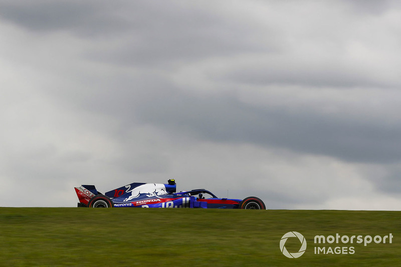 Pierre Gasly, Scuderia Toro Rosso STR13 Steven Tee