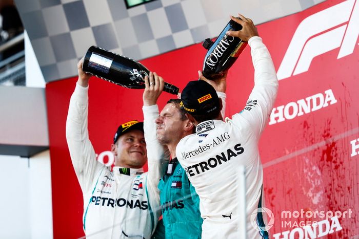 Valtteri Bottas, Mercedes AMG F1, y Lewis Hamilton, Mercedes AMG F1