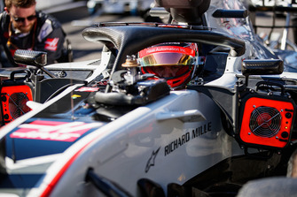 Kevin Magnussen, Haas F1 Team, on the grid
