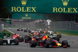 Max Verstappen, Red Bull Racing RB14 leads Lewis Hamilton, Mercedes AMG F1 W09 EQ Power+ and Daniel Ricciardo, Red Bull Racing RB14 at the start of the race 