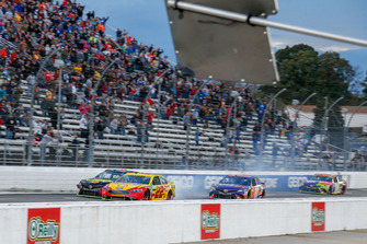 Joey Logano, Team Penske, Ford Fusion Shell Pennzoil and Martin Truex Jr., Furniture Row Racing, Toyota Camry 5-hour ENERGY/Bass Pro Shops collide coming to the checkered flag