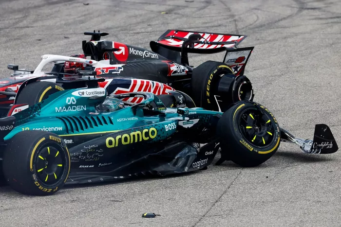 Lance Stroll, Aston Martin Racing, Esteban Ocon, Haas F1 Team accidente