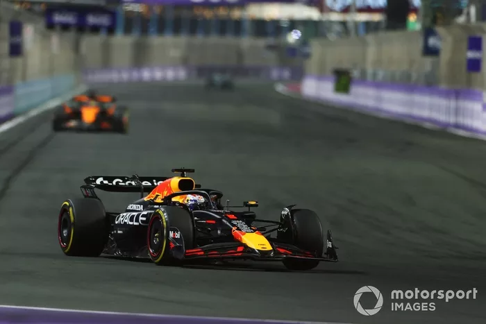 Oscar Piastri, McLaren, Max Verstappen, Red Bull Racing