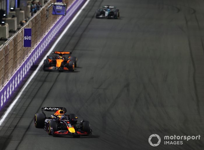Oscar Piastri, McLaren, Max Verstappen, Red Bull Racing, George Russell, Mercedes