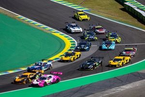 #59 United Autosports Mclaren 720S LMGT3 Evo: James Cottingham, Sébastien Baud, Gregoire Saucy, #85 Iron Dames Porsche 911 GT3 R LMGT3: Celia Martin, Rahel Frey, Michelle Gatting