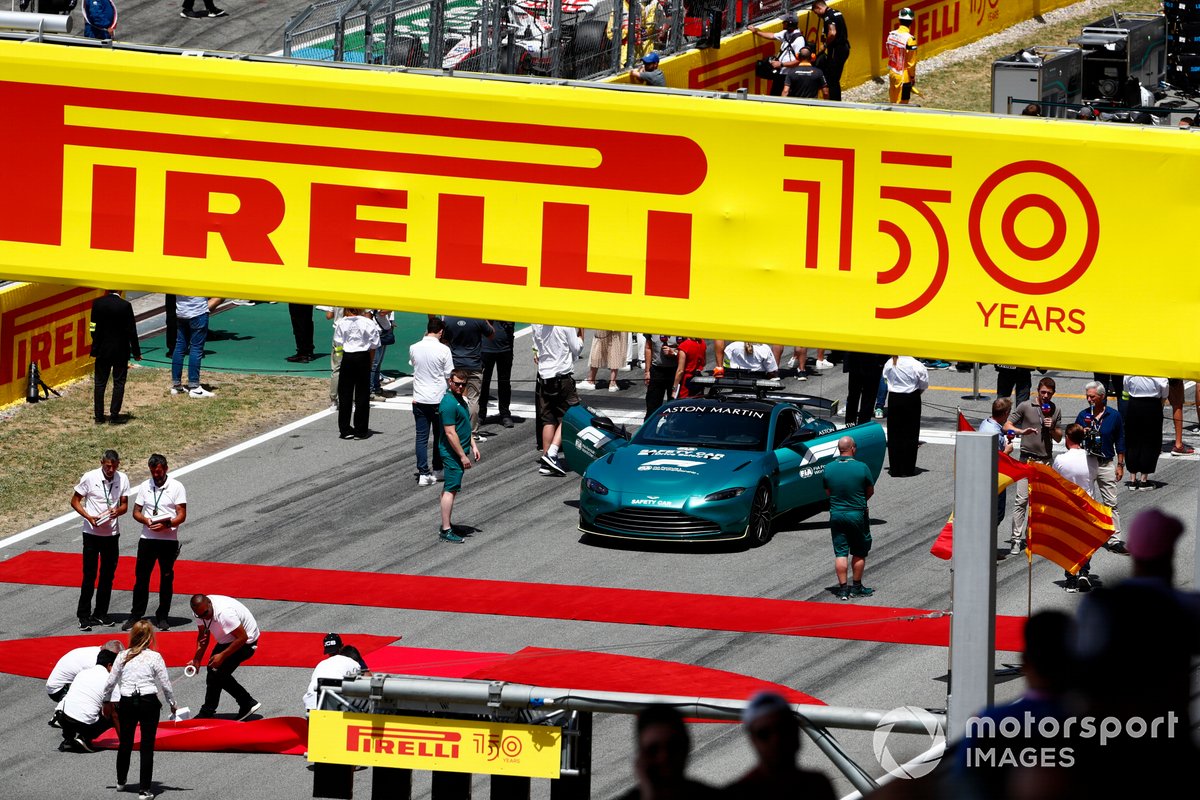 El Safety Car en la parrilla