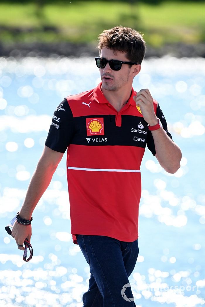 Charles Leclerc y Ferrari llegan a la pista