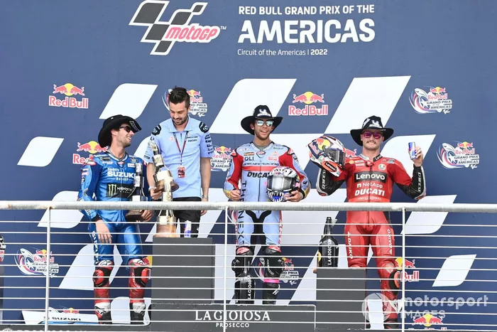 Podio: ganador Enea Bastianini, Gresini Racing, segundo lugar Alex Rins, Team Suzuki MotoGP, tercer lugar Jack Miller, Ducati Team