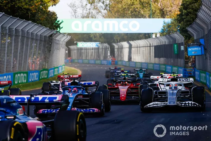 Esteban Ocon, Alpine A522, Fernando Alonso, Alpine A522, Yuki Tsunoda, AlphaTauri AT03, Carlos Sainz Jr., Ferrari F1-75