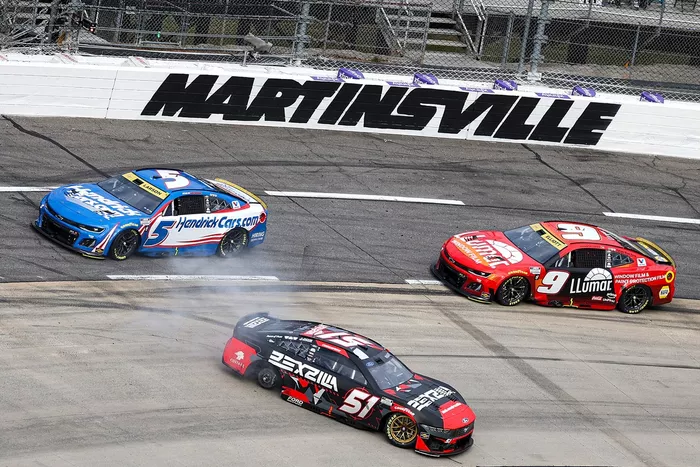 Cody Ware, Rick Ware Racing Ford, Kyle Larson, Hendrick Motorsports Chevrolet, Chase Elliott, Hendrick Motorsports Chevrolet