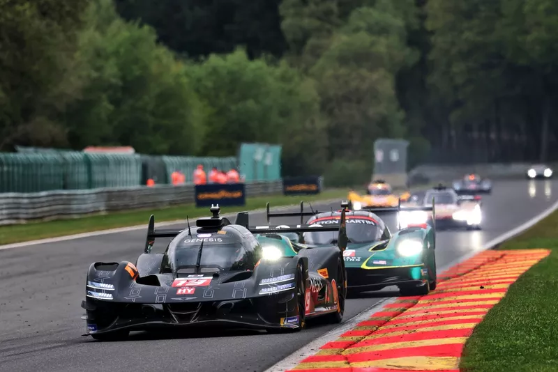 N° 19 Genesis Magma Racing Genesis GMR-001 : Mathieu Jaminet, Paul-Loup Chatin, Daniel Juncadella