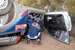 После аварии: Кими Райкконен и Кай Линдстрём, Citroen C3 WRC
