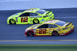 Ryan Blaney, Team Penske Ford Fusion y Joey Logano, Team Penske Ford Fusion