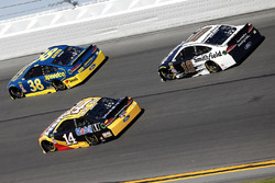 Clint Bowyer, Stewart-Haas Racing Ford Fusion Aric Almirola, Stewart-Haas Racing Ford Fusion