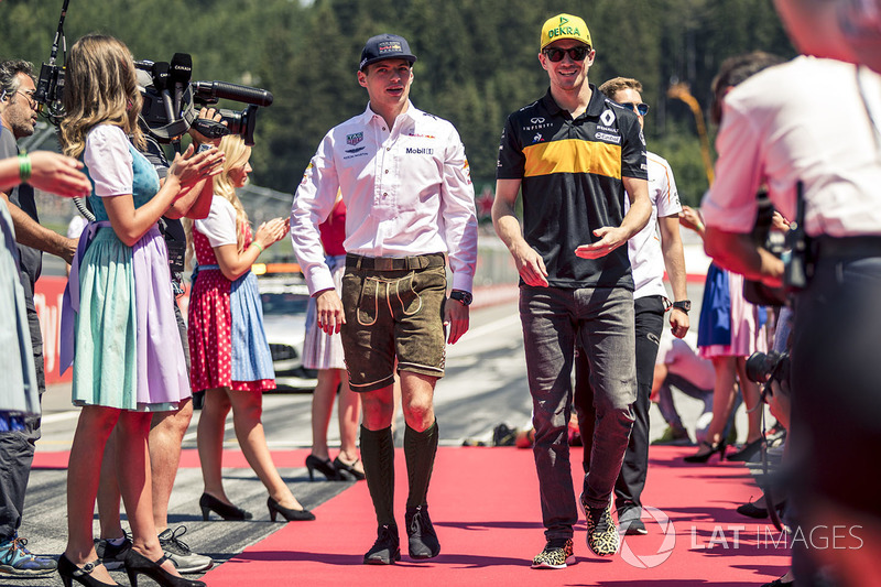 Max Verstappen, Red Bull Racing and Nico Hulkenberg, Renault Sport F1 Team on the drivers parade