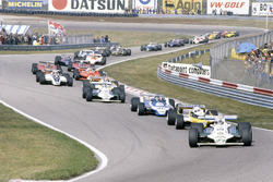 Alan Jones, Williams FW07B-Ford Cosworth, leads René Arnoux, Renault RE20, Jacques Laffite, Ligier JS11/15-Ford Cosworth, Carlos Reutemann, Williams FW07B-Ford Cosworth, Jean-Pierre Jabouille, Renault RE20, leads Nelson Piquet, Brabham BT49-Ford Cosworth, Bruno Giacomelli, Alfa Romeo 179B, Gilles Villeneuve, Jody Scheckter, both Ferrari 312T5, Mario Andretti, Lotus 81-Ford Cosworth, John Watson, McLaren M29C-Ford Cosworth, Didier Pironi, Ligier JS11/15-Ford Cosworth, Elio de Angelis, Lotus 81-Ford Cosworth, Riccardo Patrese, Arrows A3-Ford Cosworth, Jean-Pierre Jarier, Tyrrell 010-Ford Cosworth, Eddie Cheever, Osella FA1-Ford Cosworth, and Nigel Mansell, Lotus 81B-Ford Cosworth, at the start