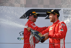 Sebastian Vettel, Ferrari fête son résultat avec le champagne sur le podium