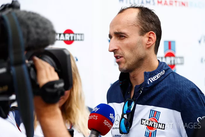 Robert Kubica, Williams Martini Racing, entrevistado por los medios