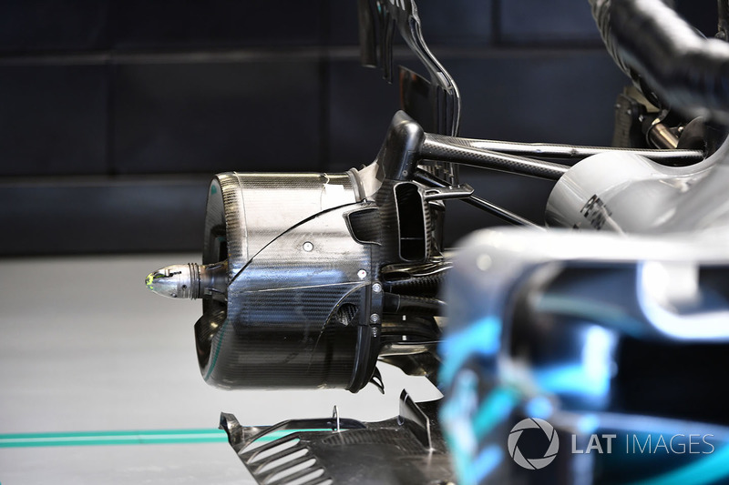 Mercedes-AMG F1 W09 rear wheel hub