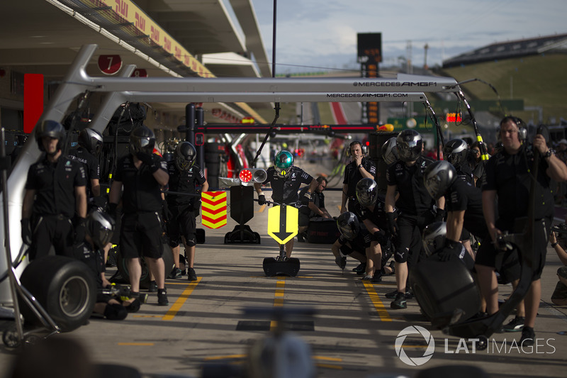 Mercedes-Benz F1 W08 practice pit stops