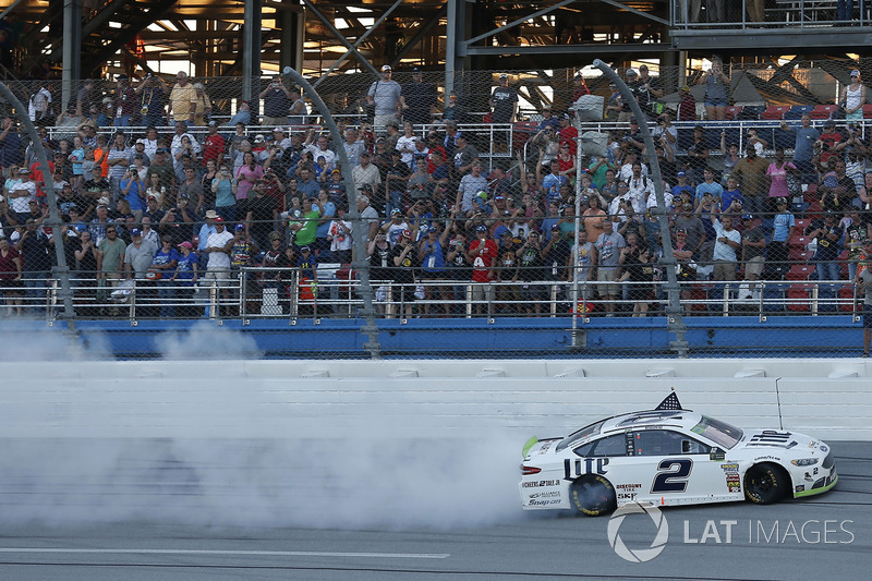 Race winner Brad Keselowski, Team Penske Ford