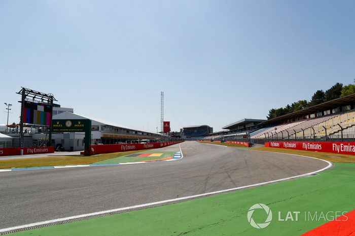 Recta principal y primera curva del circuito de Hockenheim