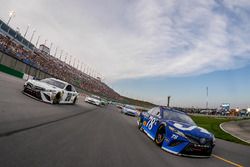 Pace-Laps: Martin Truex Jr., Furniture Row Racing, Toyota Camry Auto-Owners Insurance, Erik Jones, Joe Gibbs Racing, Toyota Camry Freightliner