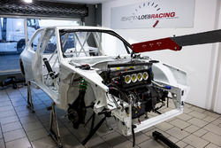 La Peugeot 306 Maxi en phase d'assemblage dans les ateliers du Sébastien Loeb Racing