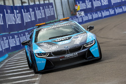 Автомобиль безопасности BMW i8