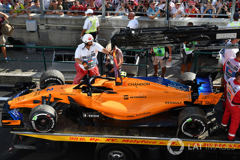 Vandoorne retires while running in the points