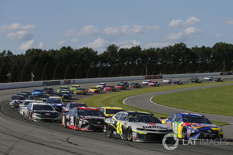 William Byron, Hendrick Motorsports, Chevrolet Camaro AXALTA/IMRON Kyle Busch, Joe Gibbs Racing, Toyota Camry M&M's Caramel