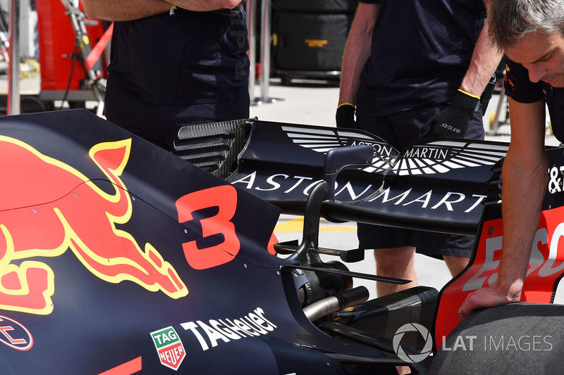 Vue détaillée de l'aileron arrière de la Red Bull Racing RB14