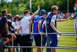 Kevin Magnussen, Haas F1 Team, Stoffel Vandoorne, McLaren, Brendon Hartley, Toro Rosso and Sergey Sirotkin, Williams Racing on the drivers parade Andy Hone