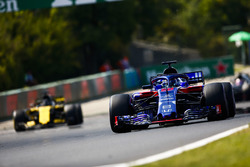 Brendon Hartley, Toro Rosso STR13, Nico Hulkenberg, Renault Sport F1 Team R.S. 18