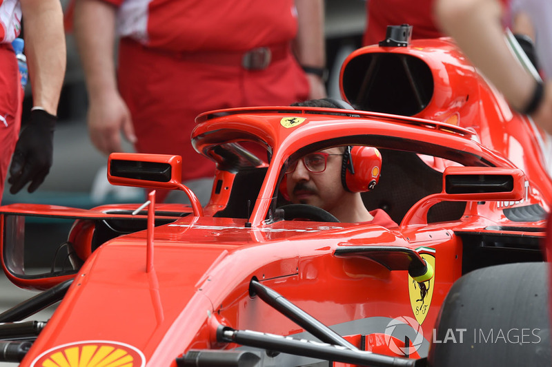 Ferrari mechanic in Ferrari SF71H